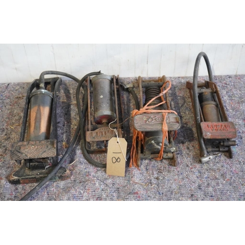 18 - 4 Vintage foot pumps including Dunlop Major, Prima, Kuco and Romac Minor