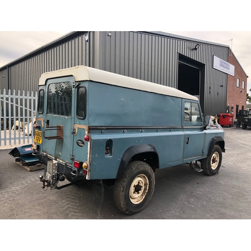 440 - Land Rover 110 2.5 Diesel. 1985. This vehicle does start up, however it smokes a lot. Engine will ne... 