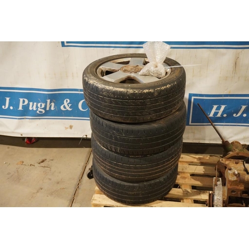 611 - 4 Ford Fiesta alloys and tyres 195/55/R15