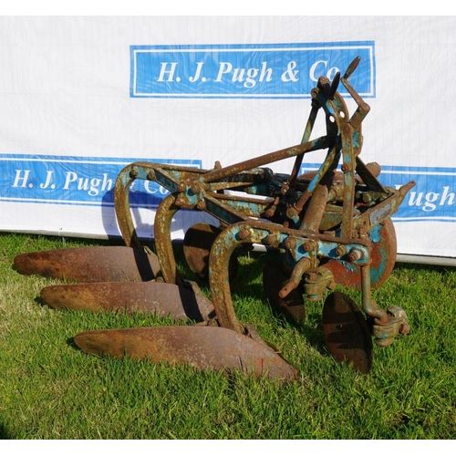 116 - Ford Ransome 3 furrow plough