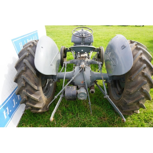 136 - Fordson Ferguson NAN tractor, belt pulley, Reg.JSJ 255  V5