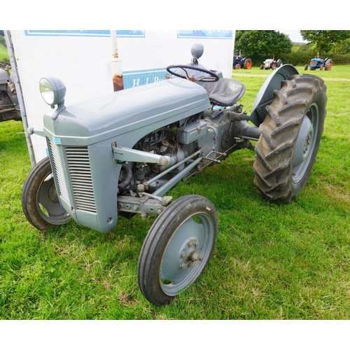 138 - Ferguson TE  tractor. Lights, plough light. SN 103143 Reg. 669 UXU