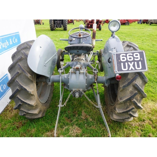 138 - Ferguson TE  tractor. Lights, plough light. SN 103143 Reg. 669 UXU