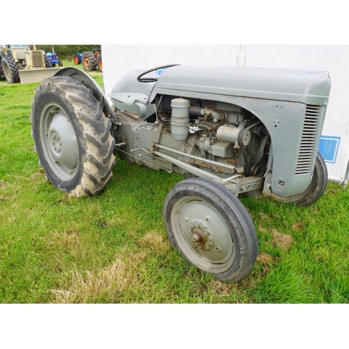 142 - Ferguson TE orchard tractor. 1947, P3 engine.  SN. TEA 10982 Reg. 350 UXU  V5