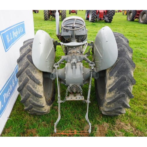 142 - Ferguson TE orchard tractor. 1947, P3 engine.  SN. TEA 10982 Reg. 350 UXU  V5