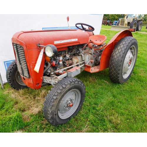 145 - Massey Ferguson 35 tractor, Standard model, single clutch, hydraulic brakes, road lights, grass tyre... 