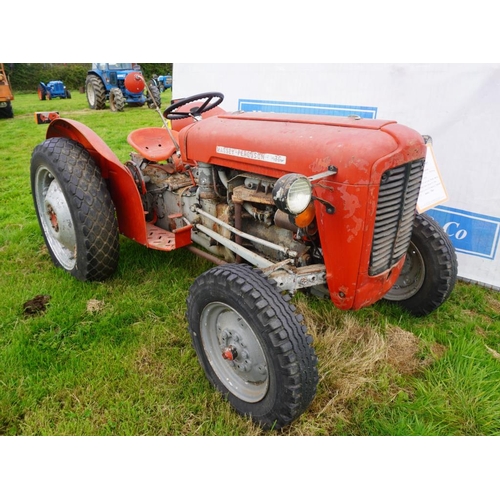 145 - Massey Ferguson 35 tractor, Standard model, single clutch, hydraulic brakes, road lights, grass tyre... 