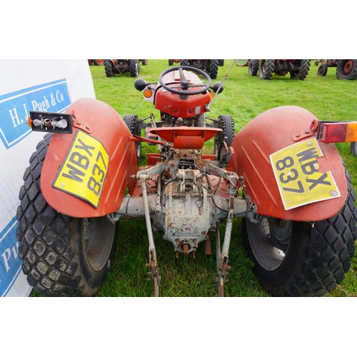 145 - Massey Ferguson 35 tractor, Standard model, single clutch, hydraulic brakes, road lights, grass tyre... 