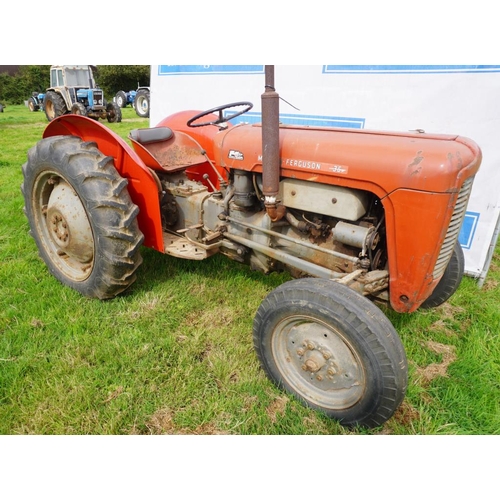 146 - Massey Ferguson 35 petrol paraffin tractor. V5