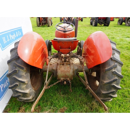 146 - Massey Ferguson 35 petrol paraffin tractor. V5