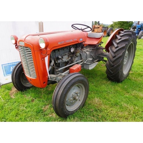 147 - Massey Ferguson 35 tractor, 4 cylinder diesel. Early restoration. SDM 80668. Reg. TSV 822  V5