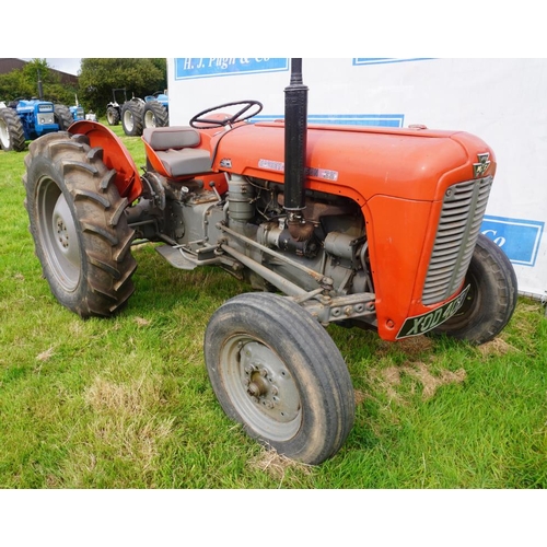 148 - Massey Ferguson 35 tractor. 4 cylinder diesel. Early restoration. Reg. XOD 402 V5