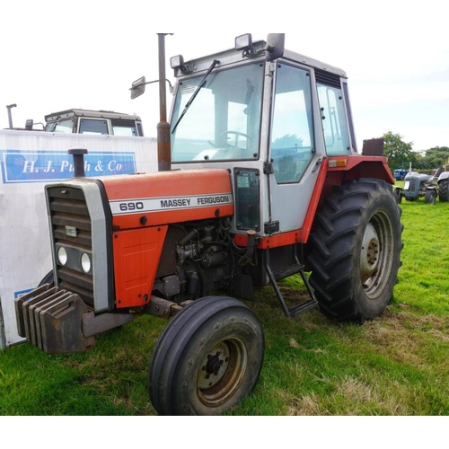 168 - Massey Ferguson 690 tractor. Front weights. showing only 199hrs.Perkins 4.248 engine. Automatic pick... 