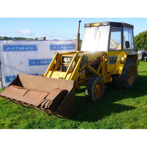 174 - Massey Ferguson 50B loader with backhoe and buckets. New battery. Reg. KWP 43C