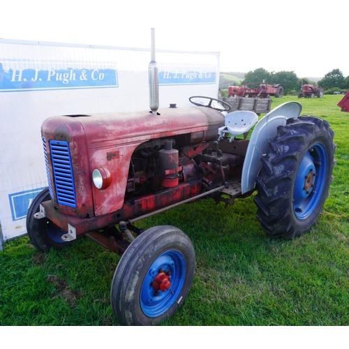 225 - David Brown 900 tractor. Part restored. 6274hrs