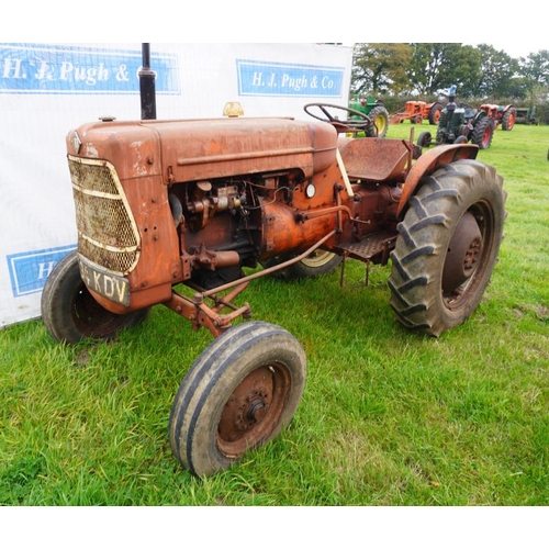 451 - Allis Chalmers ED40 tractor. Reg. 734 KDV  V5