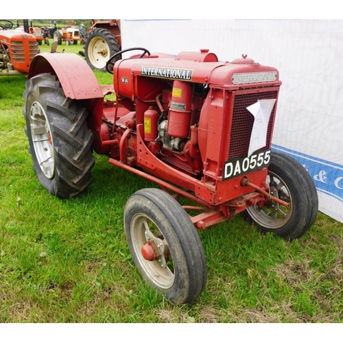 472 - International W14 tractor. 1939. Reg. DAO 555