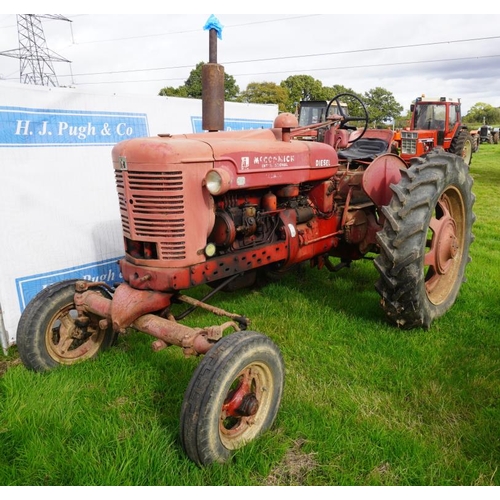 482 - International BMD Super Standard tractor. 10094. Reg. TSJ 866. V5