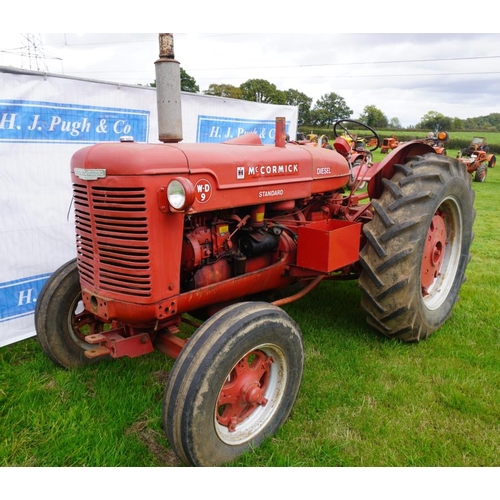 487 - International WD9 tractor, 1943, Reg NFF 950 V5