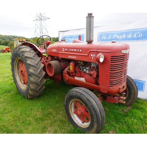 487 - International WD9 tractor, 1943, Reg NFF 950 V5