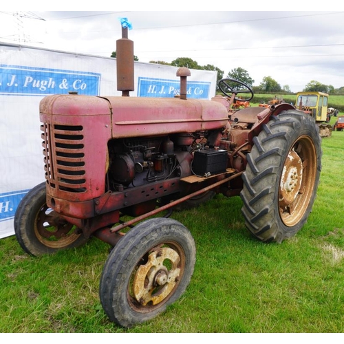 489 - International 450 tractor. SN. 1129