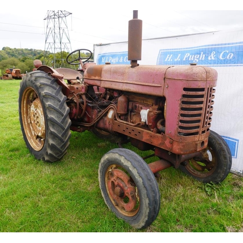 489 - International 450 tractor. SN. 1129