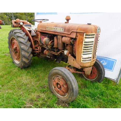 504 - McCormick Vineyard diesel 4cylinder tractor