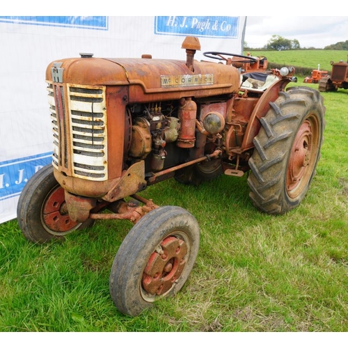 504 - McCormick Vineyard diesel 4cylinder tractor