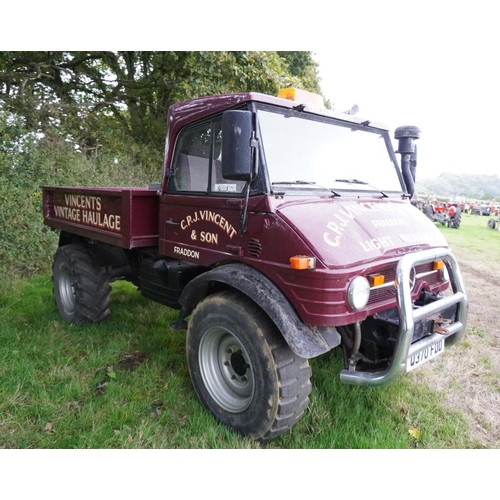 563 - Unimog LHD. Rigid body, showing 187,000ks . Reg. Q370 FDD. Part of V5