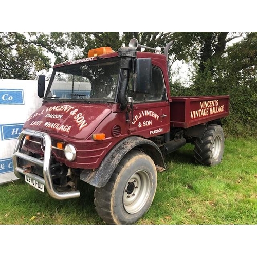 563 - Unimog LHD. Rigid body, showing 187,000ks . Reg. Q370 FDD. Part of V5