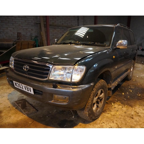 566 - Toyota Amazon Land Cruiser, 135,000miles, test. Reg. W262 VBV MOT expires 31/10/20