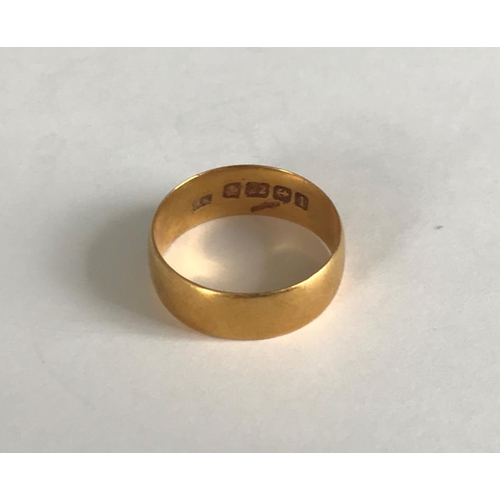 240 - 22ct Gold wedding band