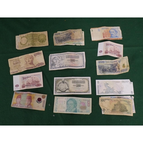 290 - Quantity of assorted old bank notes including Argentinean and Indonesian