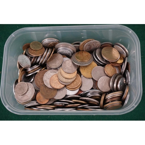 303 - Tub of assorted coins