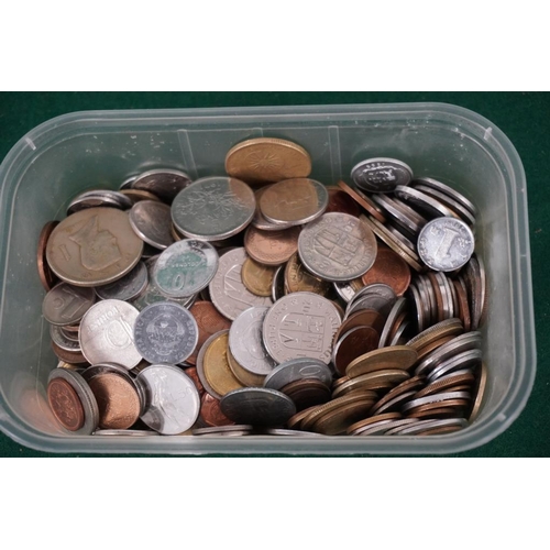 305 - Tub of assorted coins