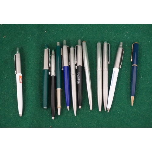 320 - 12 Assorted Parker ballpoint pens and pencils