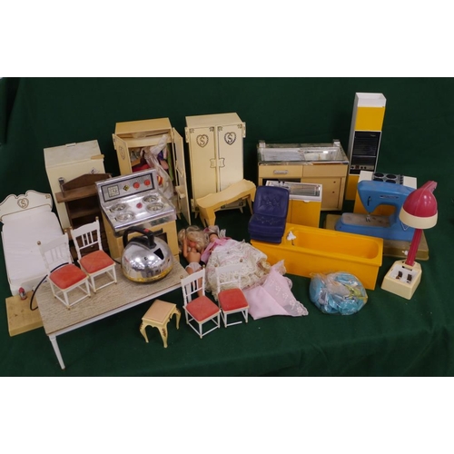 352 - Large quantity of assorted Sindy doll accessories including wardrobe, cooker, fridge etc and quantit... 