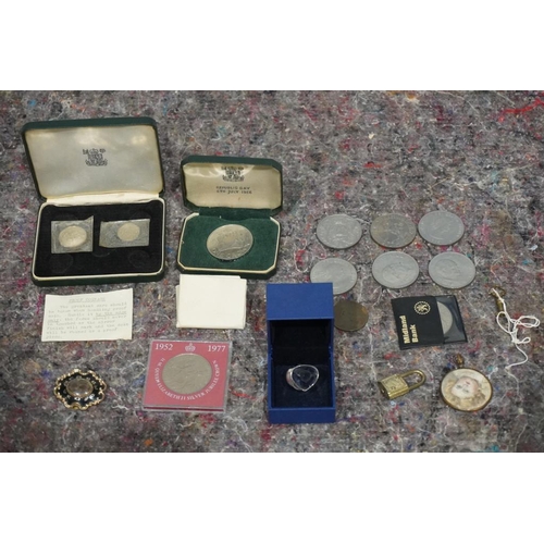448 - Assorted coins including Zambian proof coins, Malawi crown proof coin, late 19thC brooch and Swarovo... 