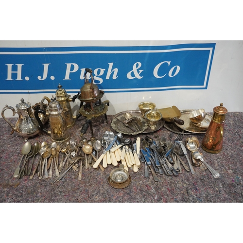 479 - Large quantity of assorted cutlery and silver plate items