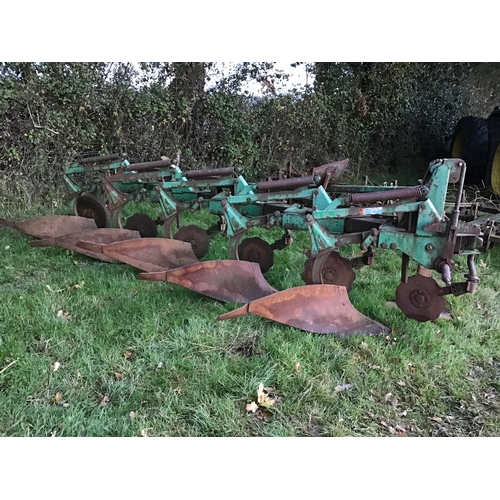 553 - John Deere overum 5 furrow plough