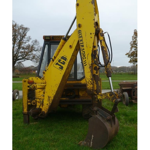 1004 - JCB 3CX with 4 in 1 bucket and extra dig back actor. 3799hrs showing on clock. Runs. SN. 01914. Reg.... 