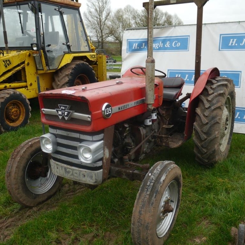 1002 - Massey Ferguson 135 tractor. 1971. Starts and runs. No docs. Reg. RNM 290J