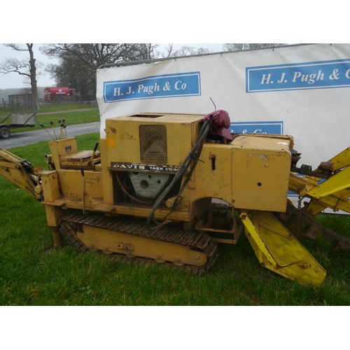 1022 - Davis Task Force trencher. Full working order, new tracks, belts and blades