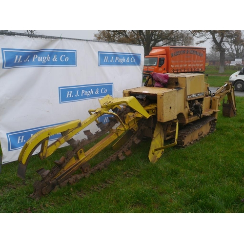 1022 - Davis Task Force trencher. Full working order, new tracks, belts and blades