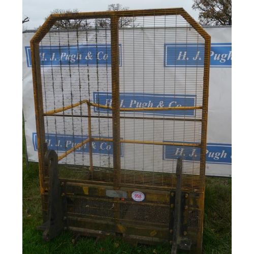 958 - Albutt man cage +VAT