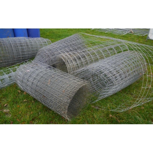 978 - Used horse and deer wire netting +VAT