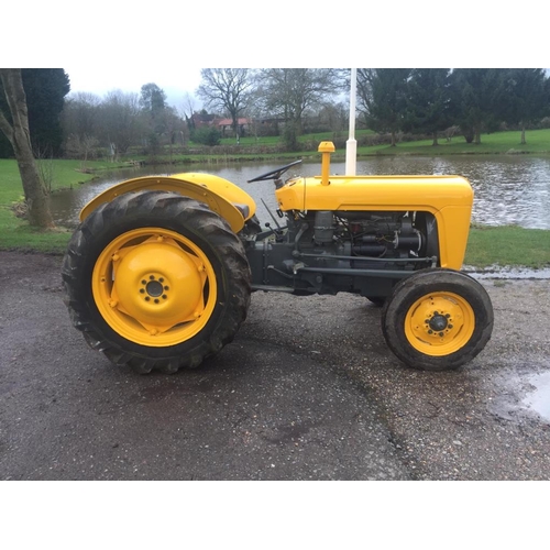 140 - Massey Ferguson 35  3 cylinder tractor. In show condition. Barn stored. well restored. starts and ru... 