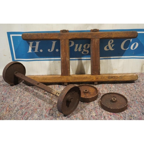 355 - Stationary engine chassis and wheels