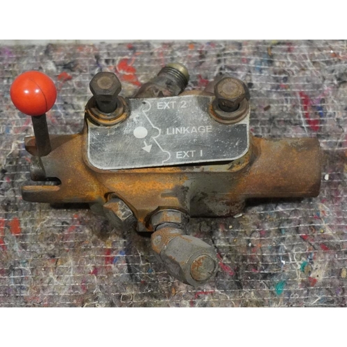 378 - Massey Ferguson selector valve