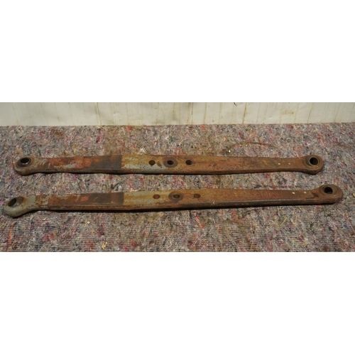 386 - Massey Ferguson 135 link arms -2